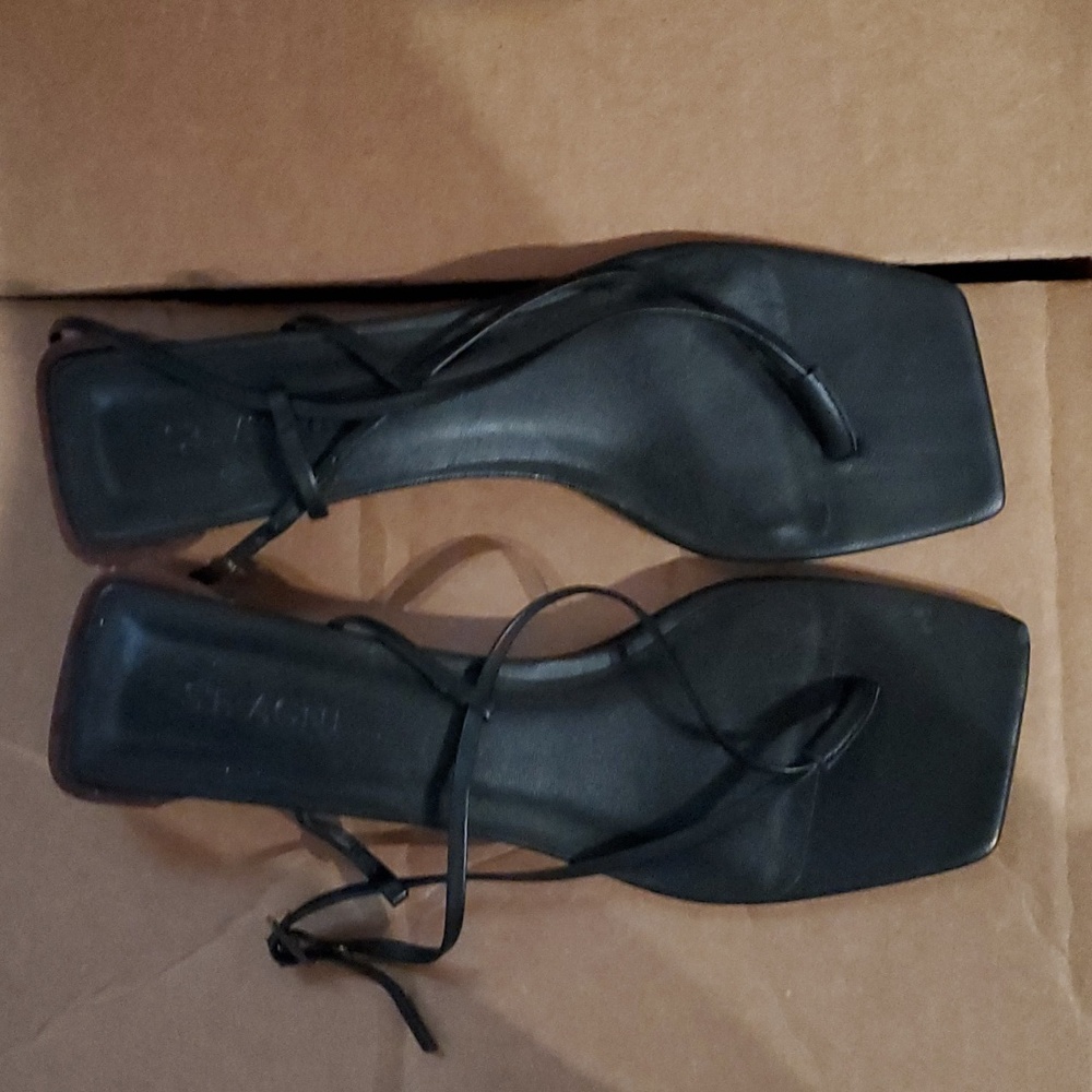 Sz 39 Nwob $375 St. Agni sandals
